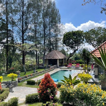 Balinese Villa In Берастагі Екстер'єр фото