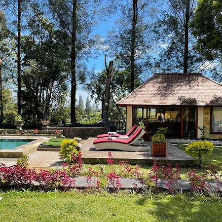 Balinese Villa In Берастагі Екстер'єр фото