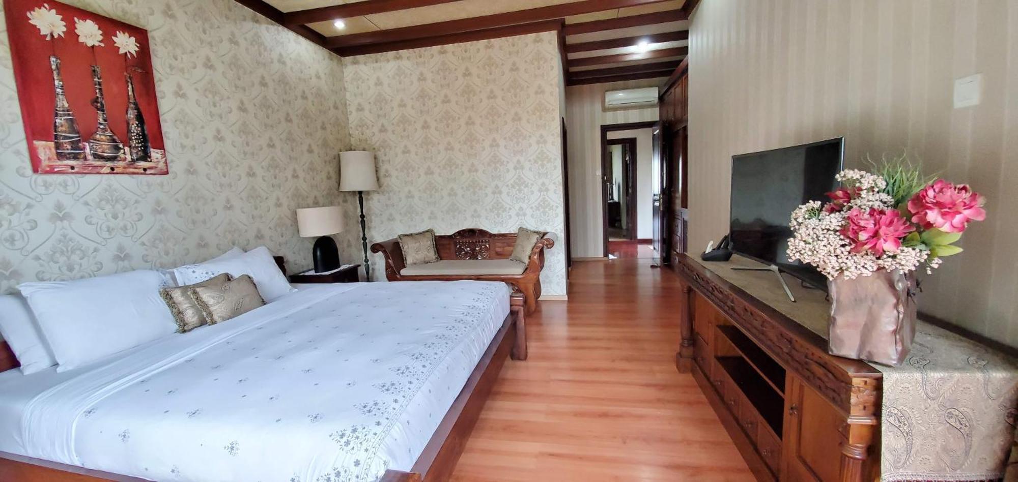 Balinese Villa In Берастагі Екстер'єр фото